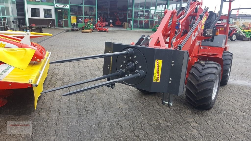 Frontladerzubehör des Typs Dominator Ballenabwickler PRO mit Euroaufnahme & Dreipunkt, Neumaschine in Tarsdorf (Bild 2)