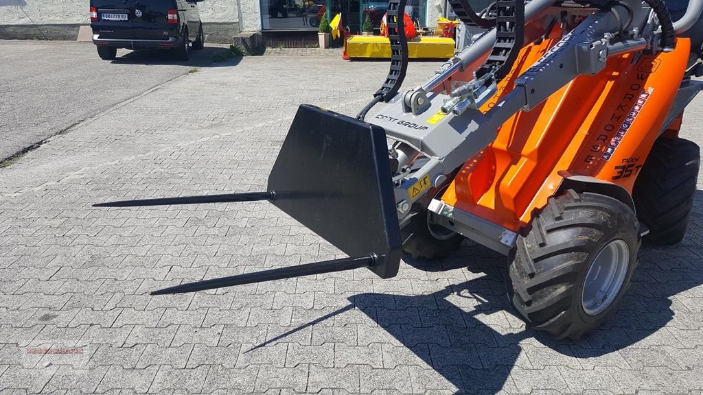 Hoflader des Typs Cast Group Ballenspieß für Avant, Pixy, Multione uvm., Neumaschine in Tarsdorf (Bild 1)