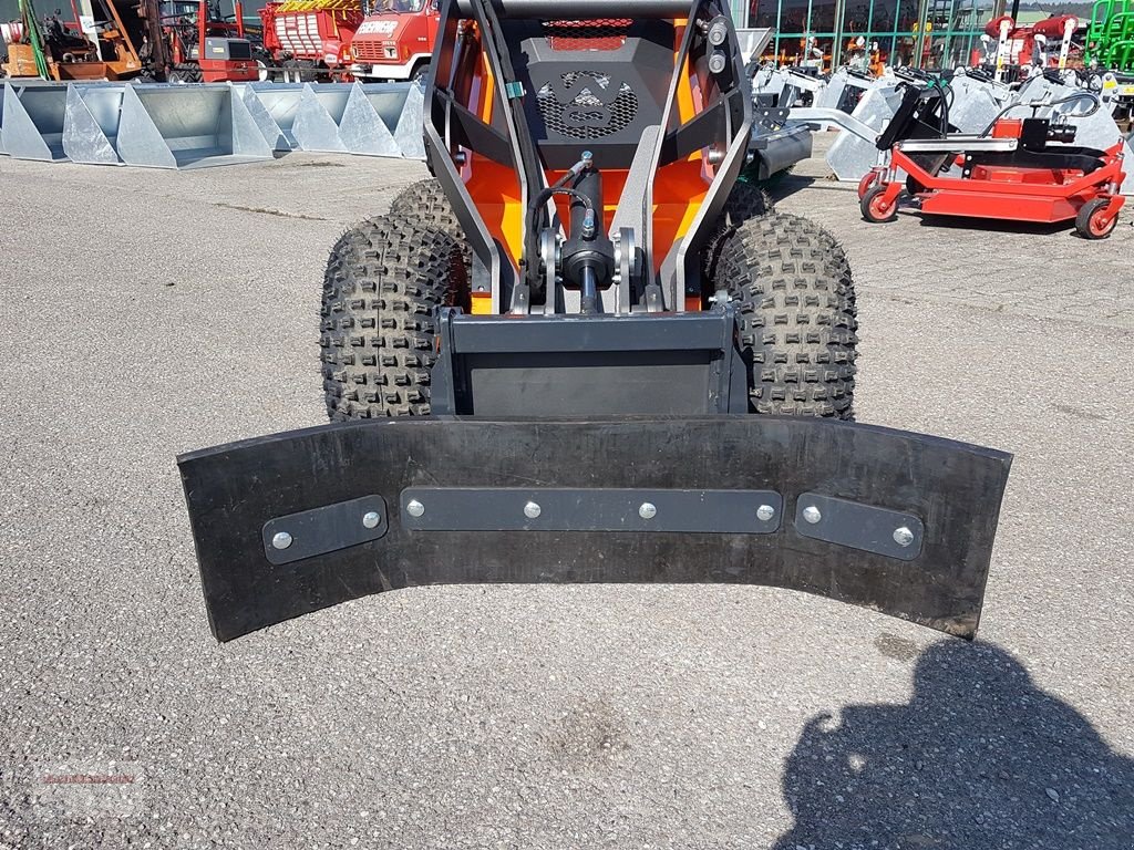 Hoflader des Typs Cast Group Gummischieber Für Pixy, Avant Multione Minilader, Gebrauchtmaschine in Tarsdorf (Bild 5)