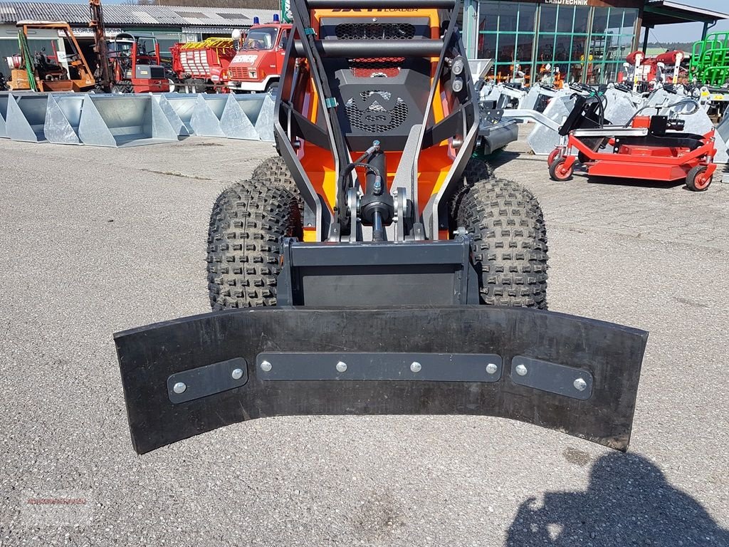 Hoflader des Typs Cast Group Gummischieber Für Pixy, Avant Multione Minilader, Gebrauchtmaschine in Tarsdorf (Bild 1)