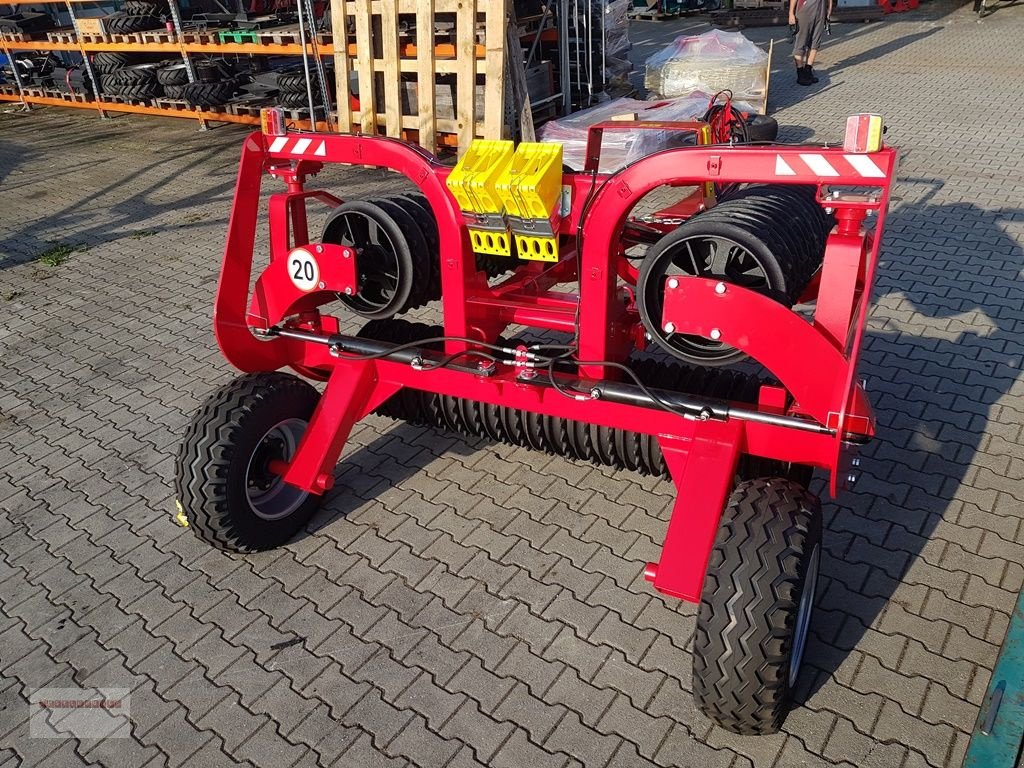 Packer & Walze des Typs Dominator Cambridgwalze Jumbos mit 3 Zyl. NEU AKTION, Gebrauchtmaschine in Tarsdorf (Bild 5)