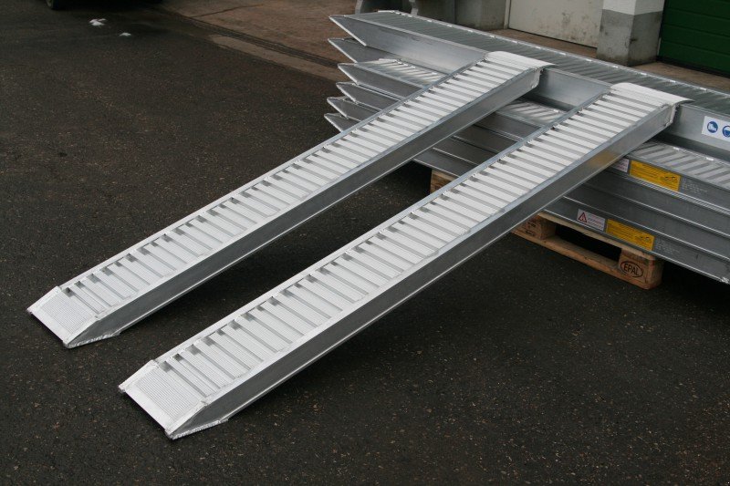 Sonstige Transporttechnik des Typs Sonstige Auffahrrampen  25/33 Alurampen Rampe, Neumaschine in Petting (Bild 3)