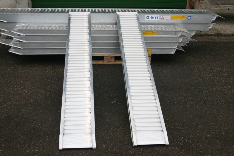 Sonstige Transporttechnik des Typs Sonstige Auffahrrampen  25/33 Alurampen Rampe, Neumaschine in Petting (Bild 2)