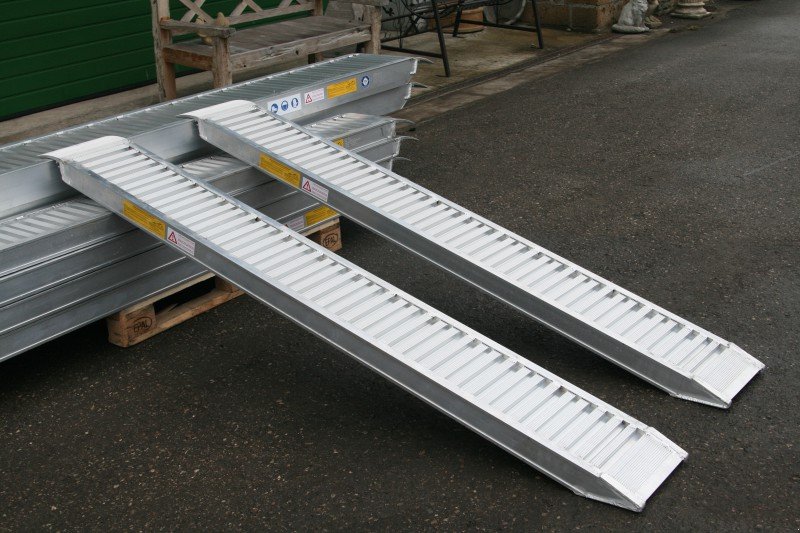 Sonstige Transporttechnik des Typs Sonstige Auffahrrampen  25/33 Alurampen Rampe, Neumaschine in Petting (Bild 1)