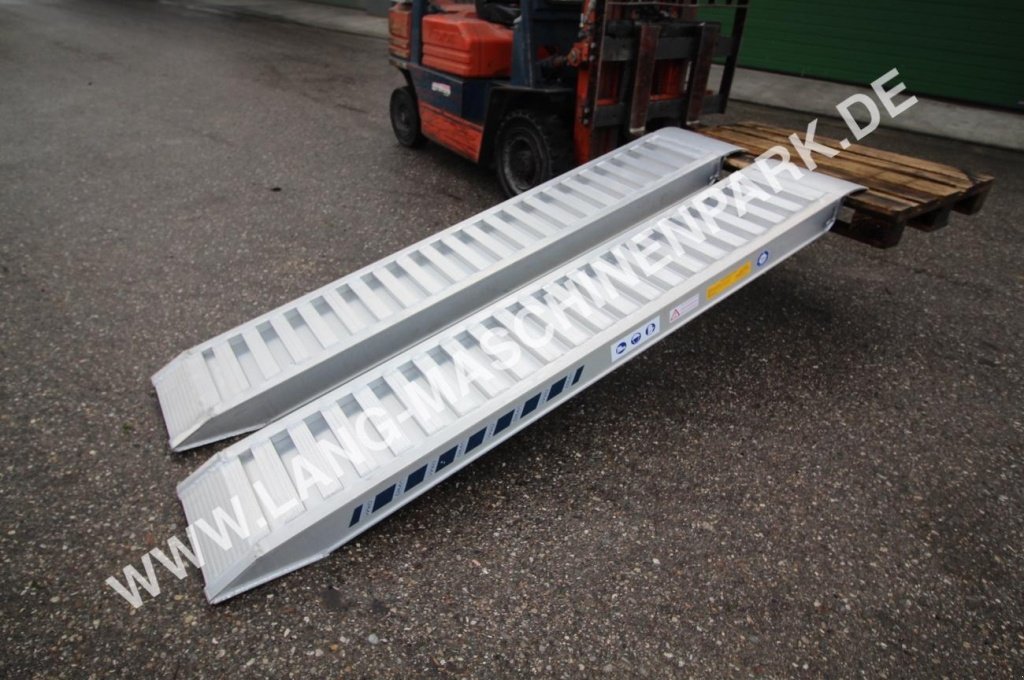 Sonstige Transporttechnik des Typs DIMA 30/50 Rampe Alurampe Verladerampe, Neumaschine in Petting (Bild 4)
