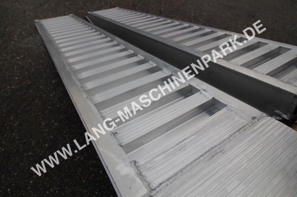 Sonstige Transporttechnik des Typs DIMA 30/50 Rampe Alurampe Verladerampe, Neumaschine in Petting (Bild 3)