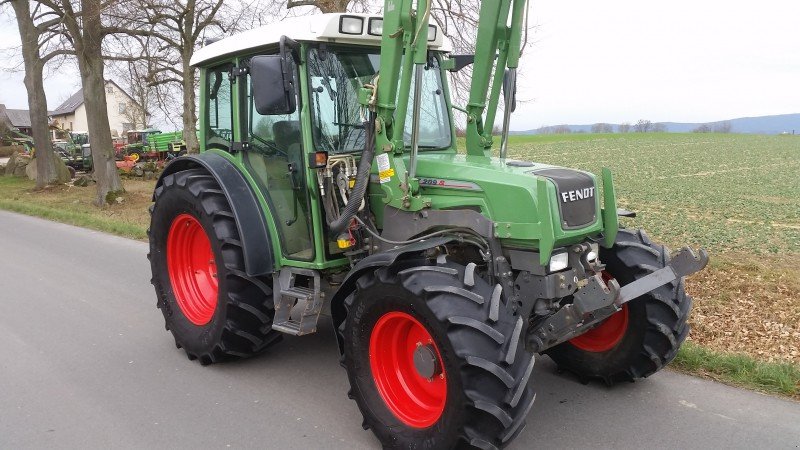 Traktor des Typs Fendt Suche Fendt der Serie 200 bis 211, Gebrauchtmaschine in Reuth (Bild 1)